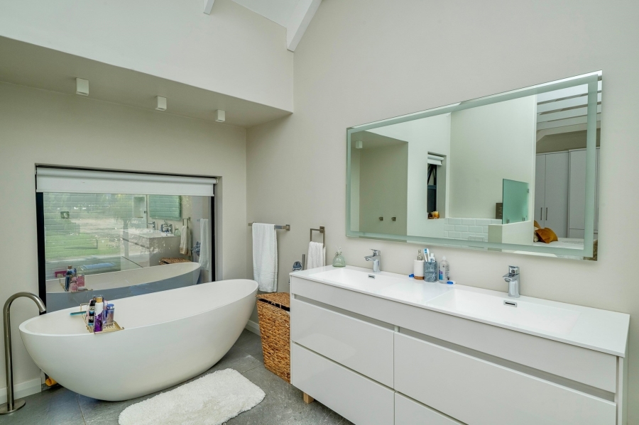 5 Bedroom Property for Sale in Pearl Valley at Val de Vie Western Cape